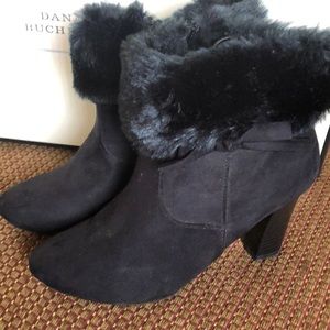 Dana Buchman Booties EUC